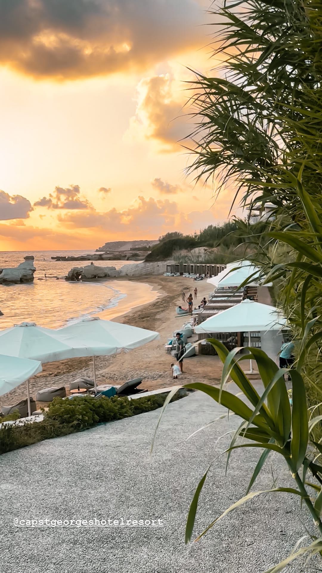 שקיעה בחוף של Cap St Georges Hotel & Resort, פאפוס