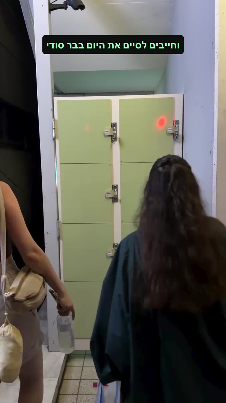 בר סודי נסתר בטוקיו – דלת מאחורי לוקרים