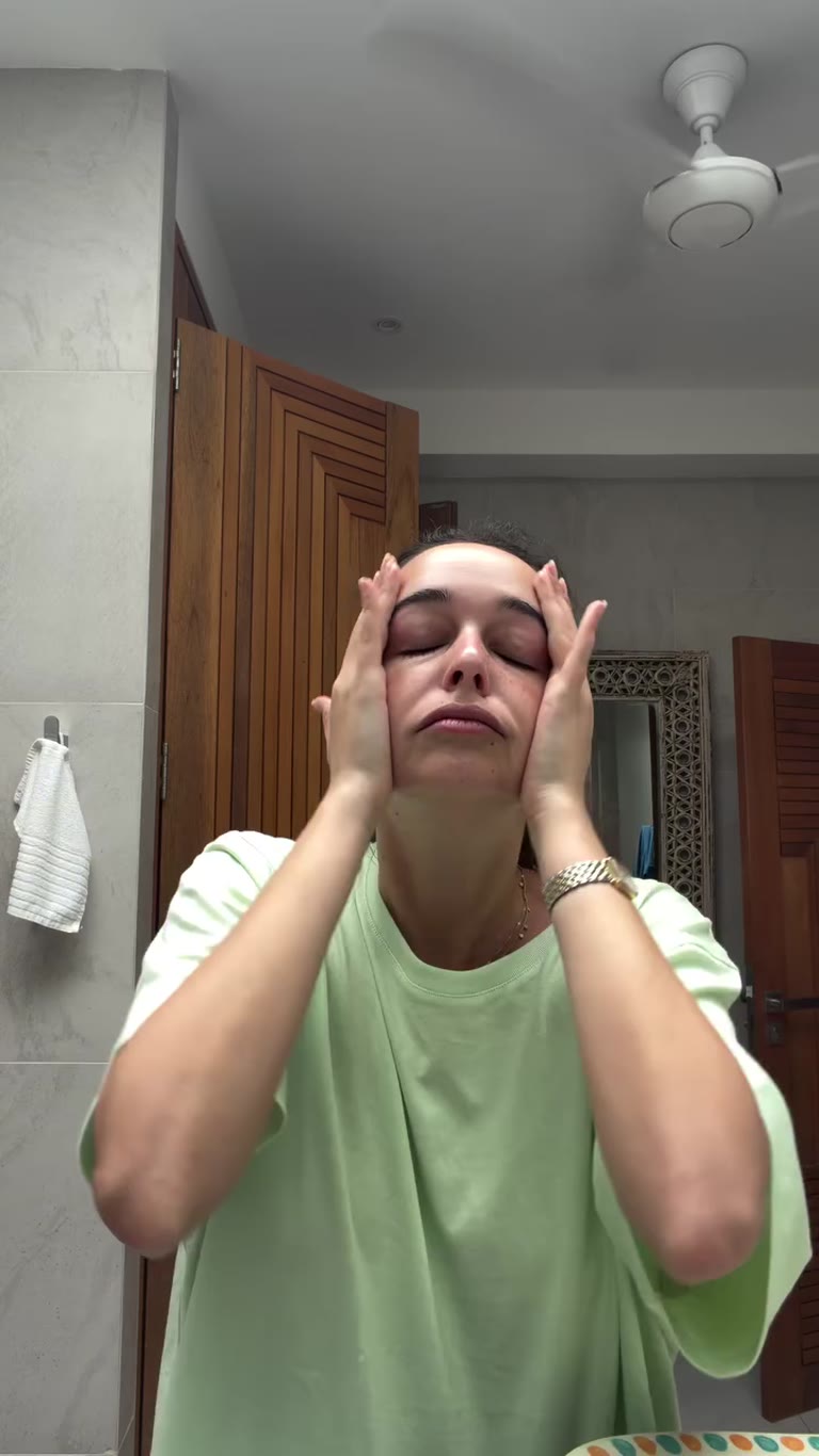 ניסוי קרם פנים בחדר הרחצה בקופנגן