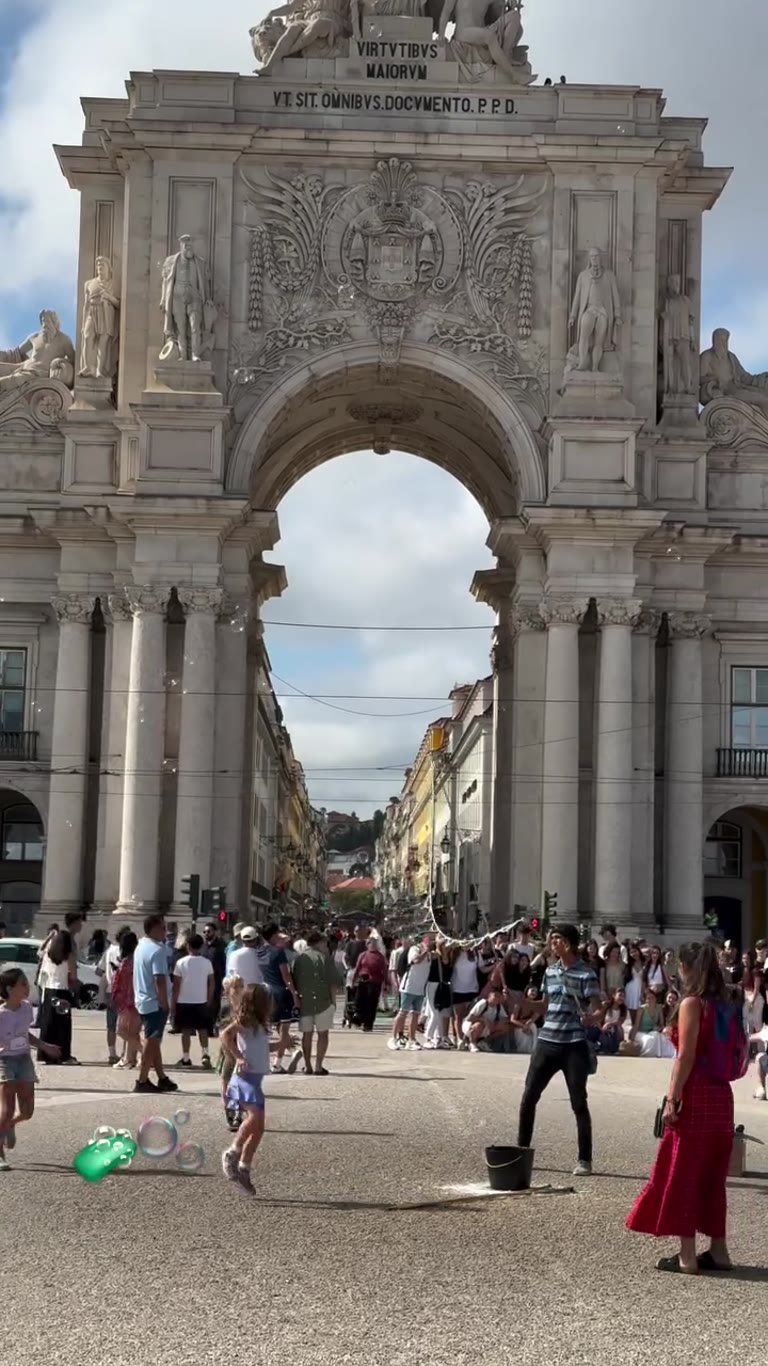 Arco da Rua Augusta בליסבון - בועות סבון בכיכר