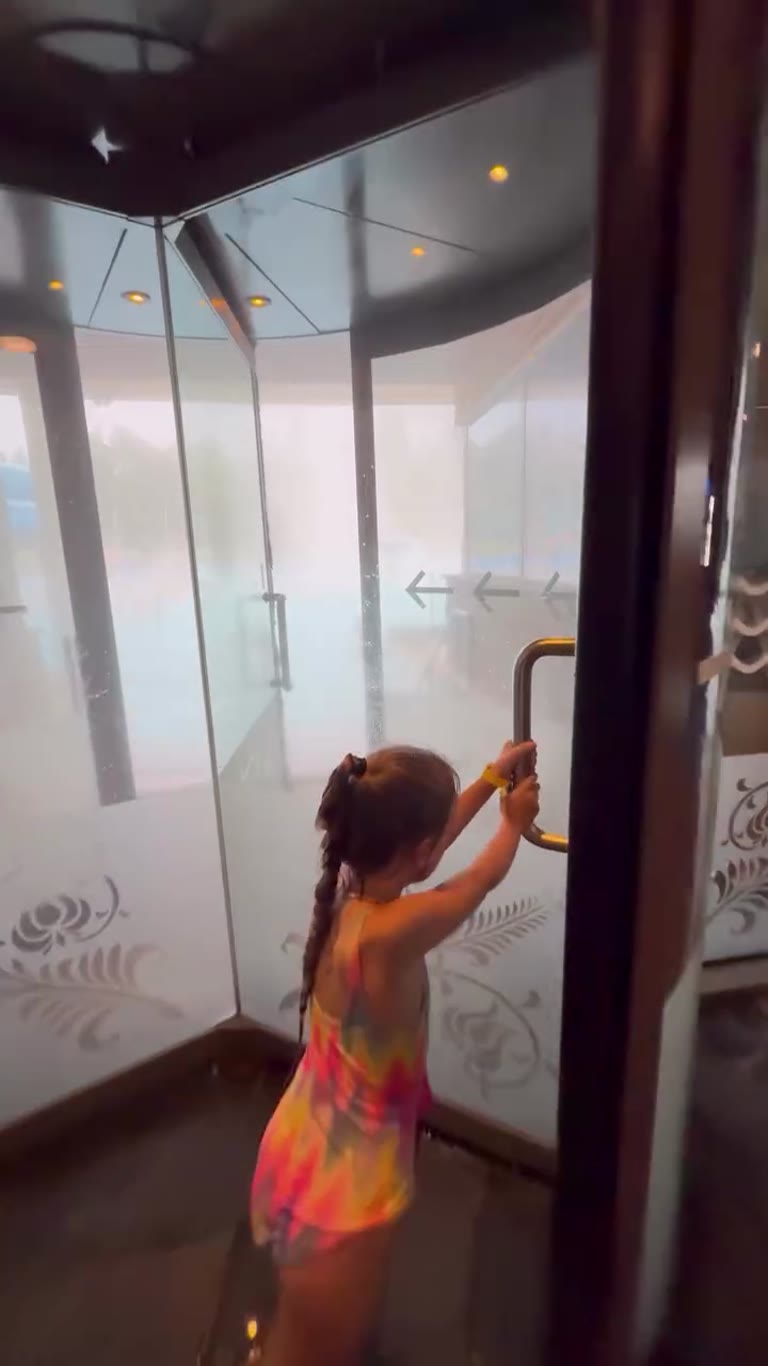 בריכה תרמית מאדה בפארק מים בפולין