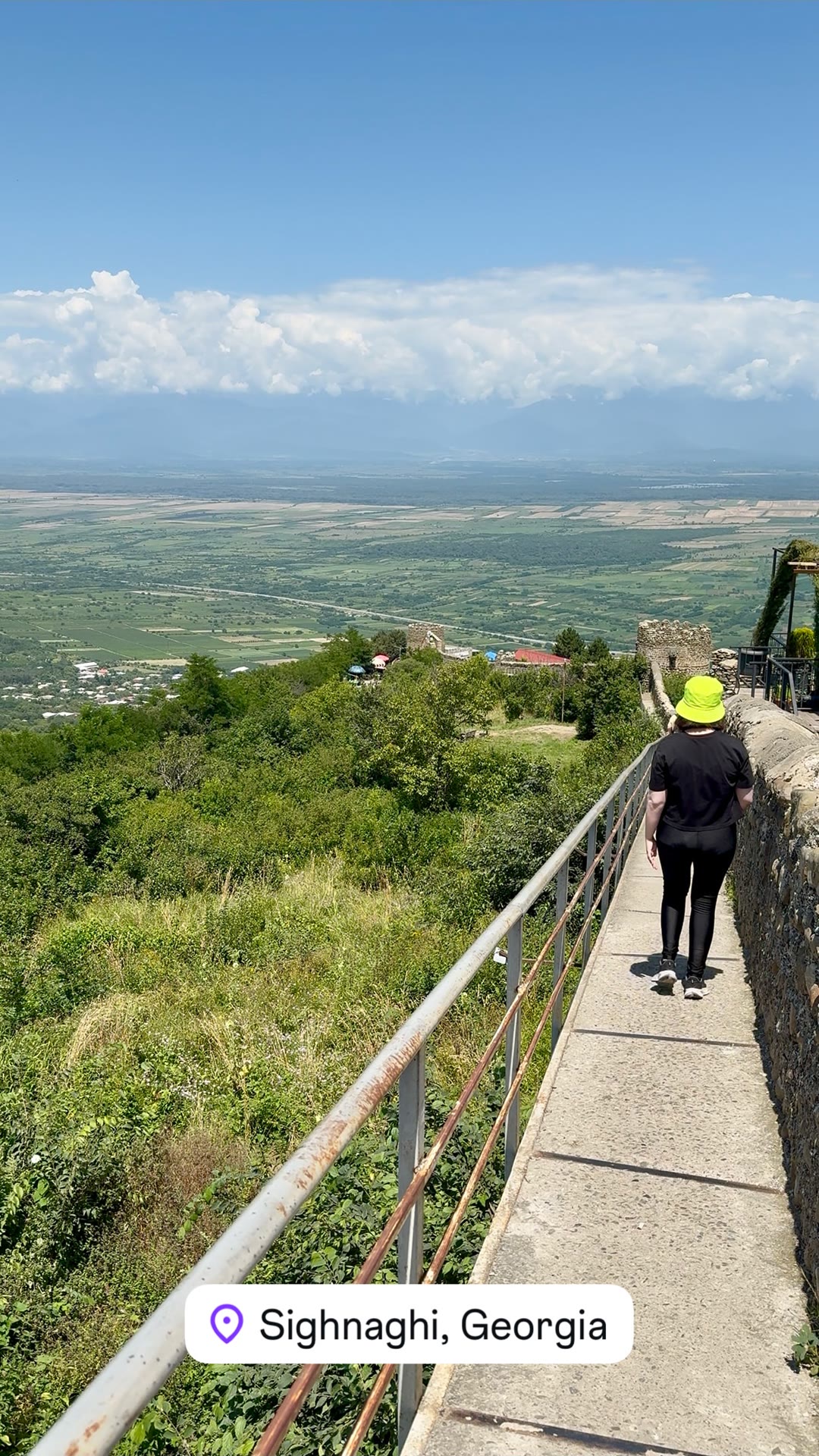 Walking the Sighnaghi city walls