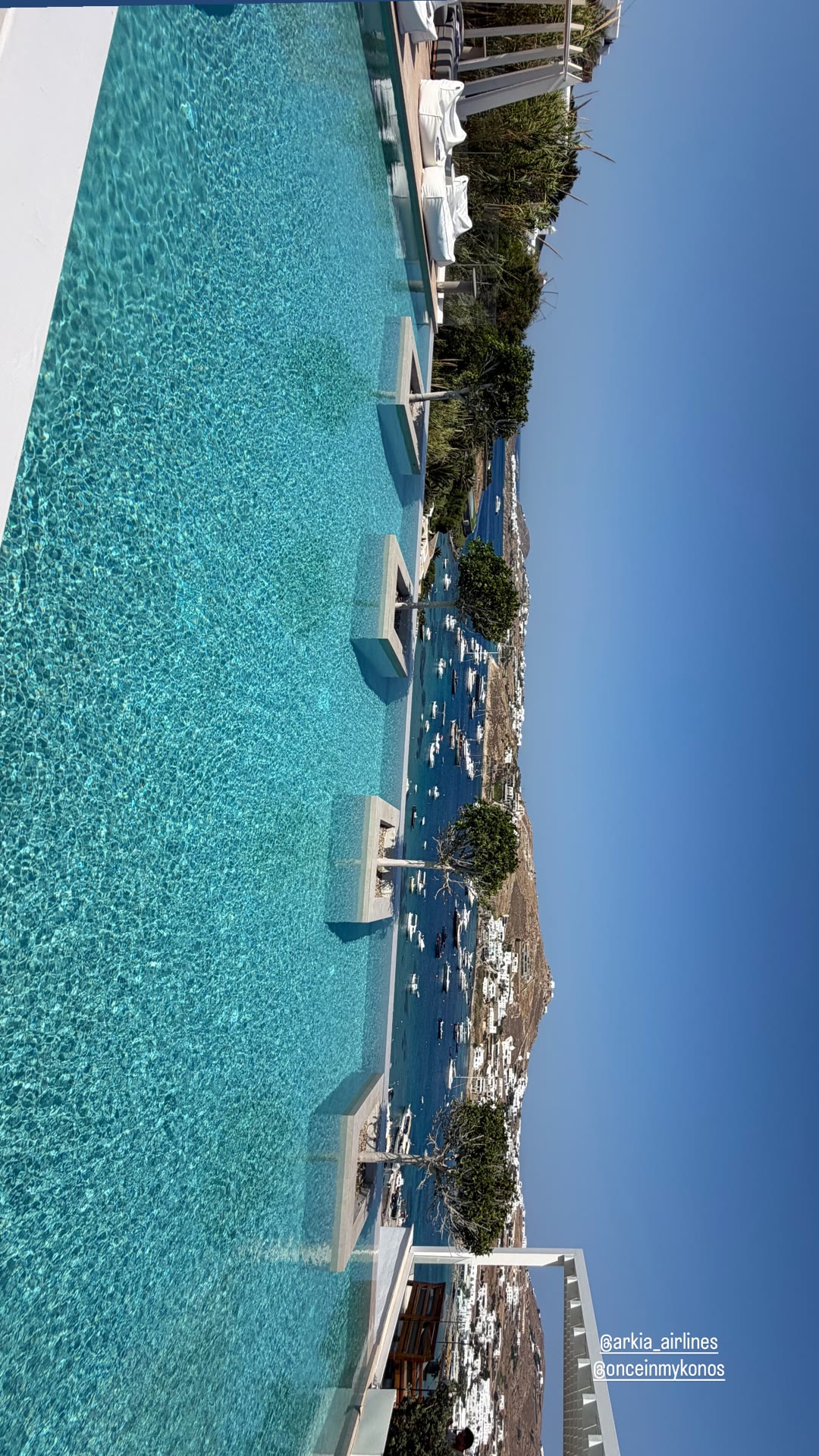 בריכת Once In Mykonos עם נוף לעיר