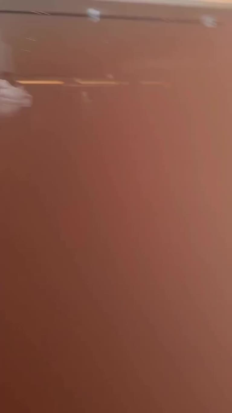 ארוחת בוקר במלון בהונגריה עם פעוט