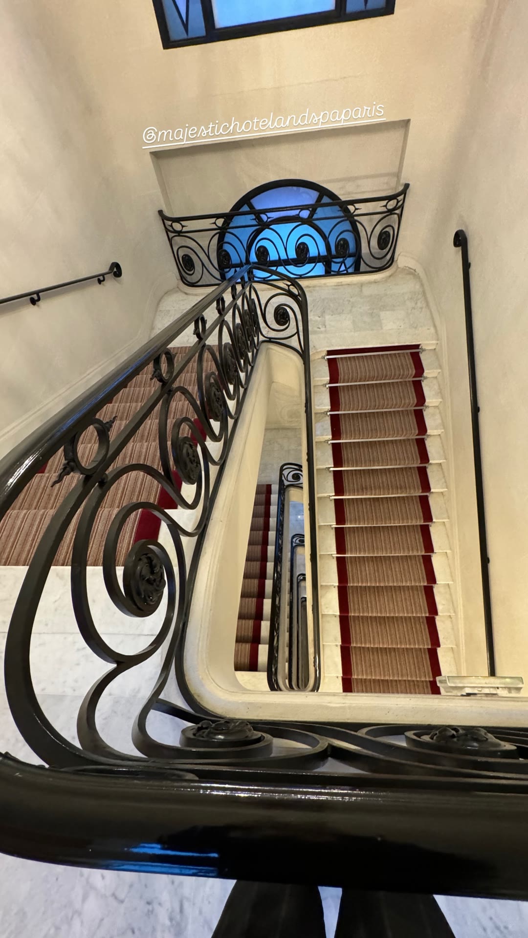 Majestic Hôtel & Spa Champs Elysées stairwell