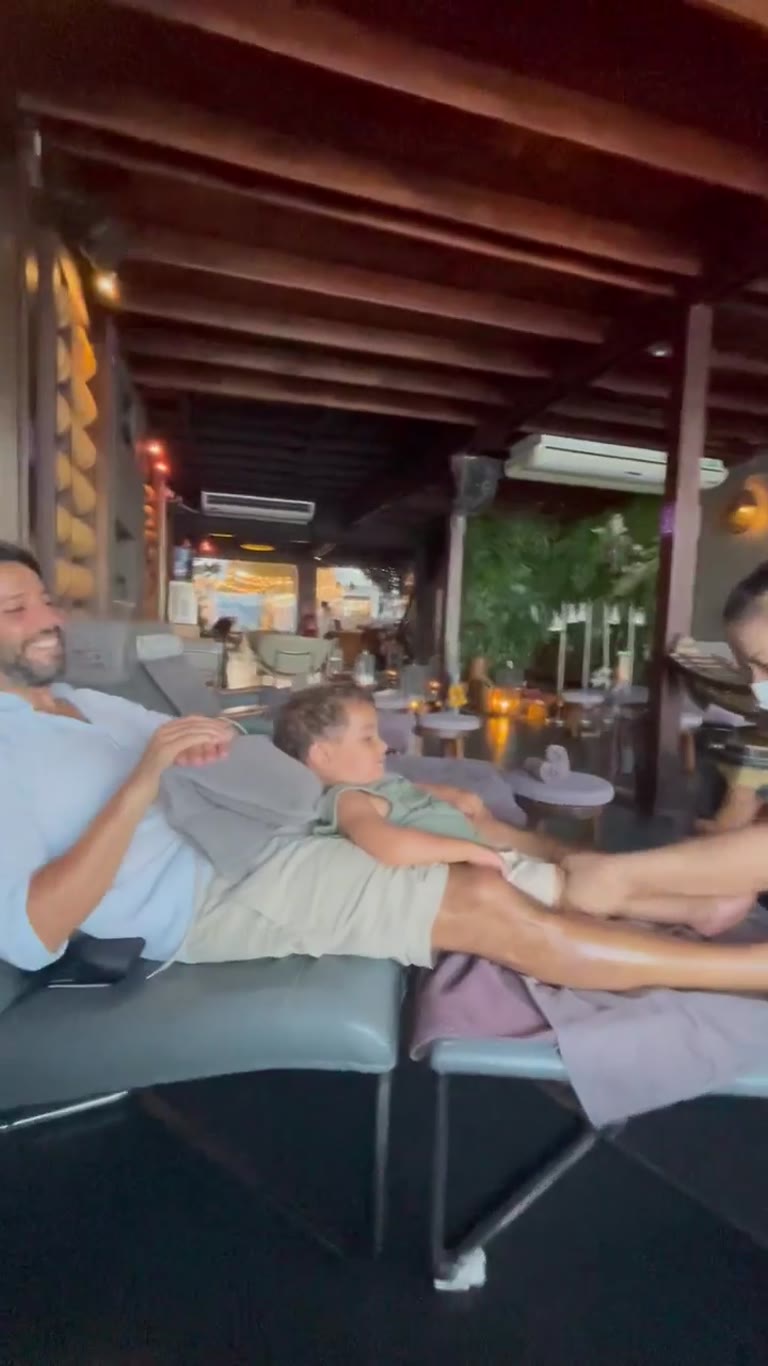 Foot massage with the kids in Thailand
