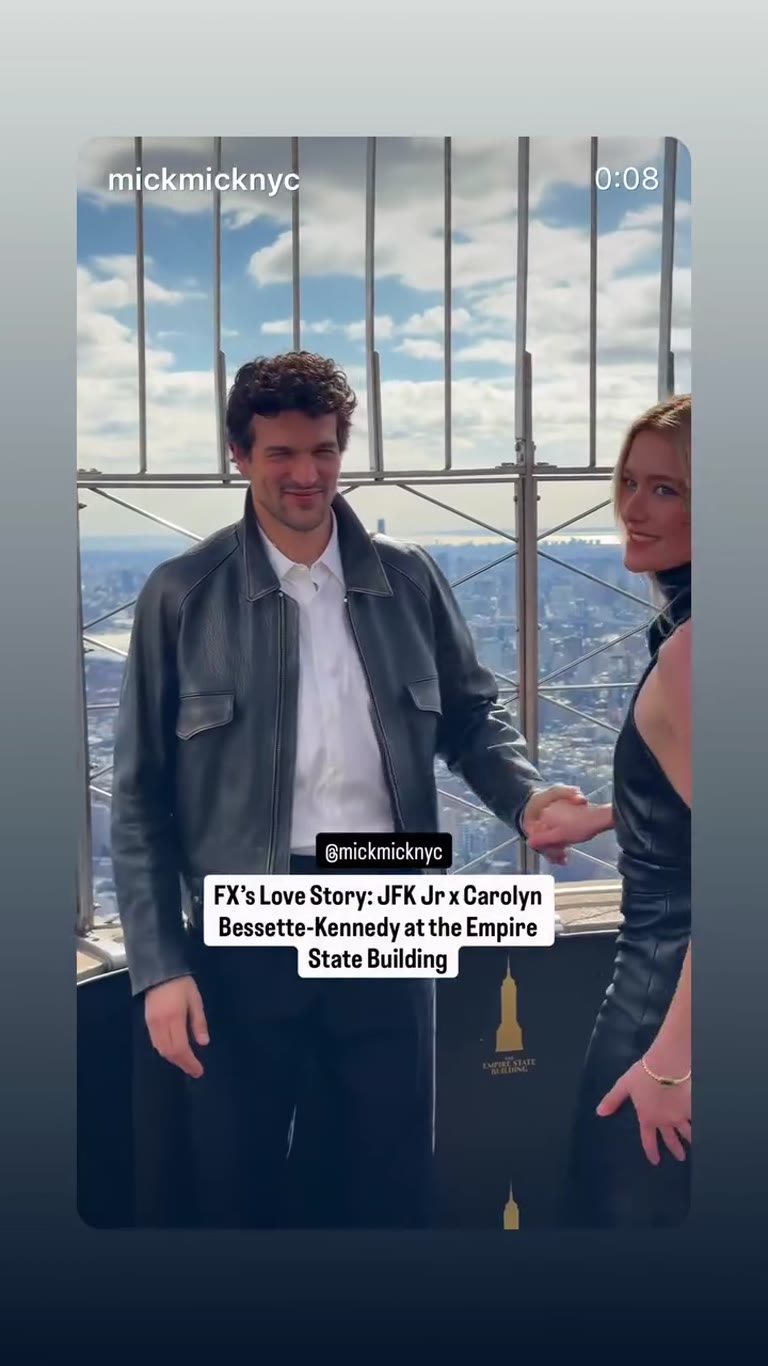 FX's Love Story: JFK Jr וקרולין באמפייר סטייט