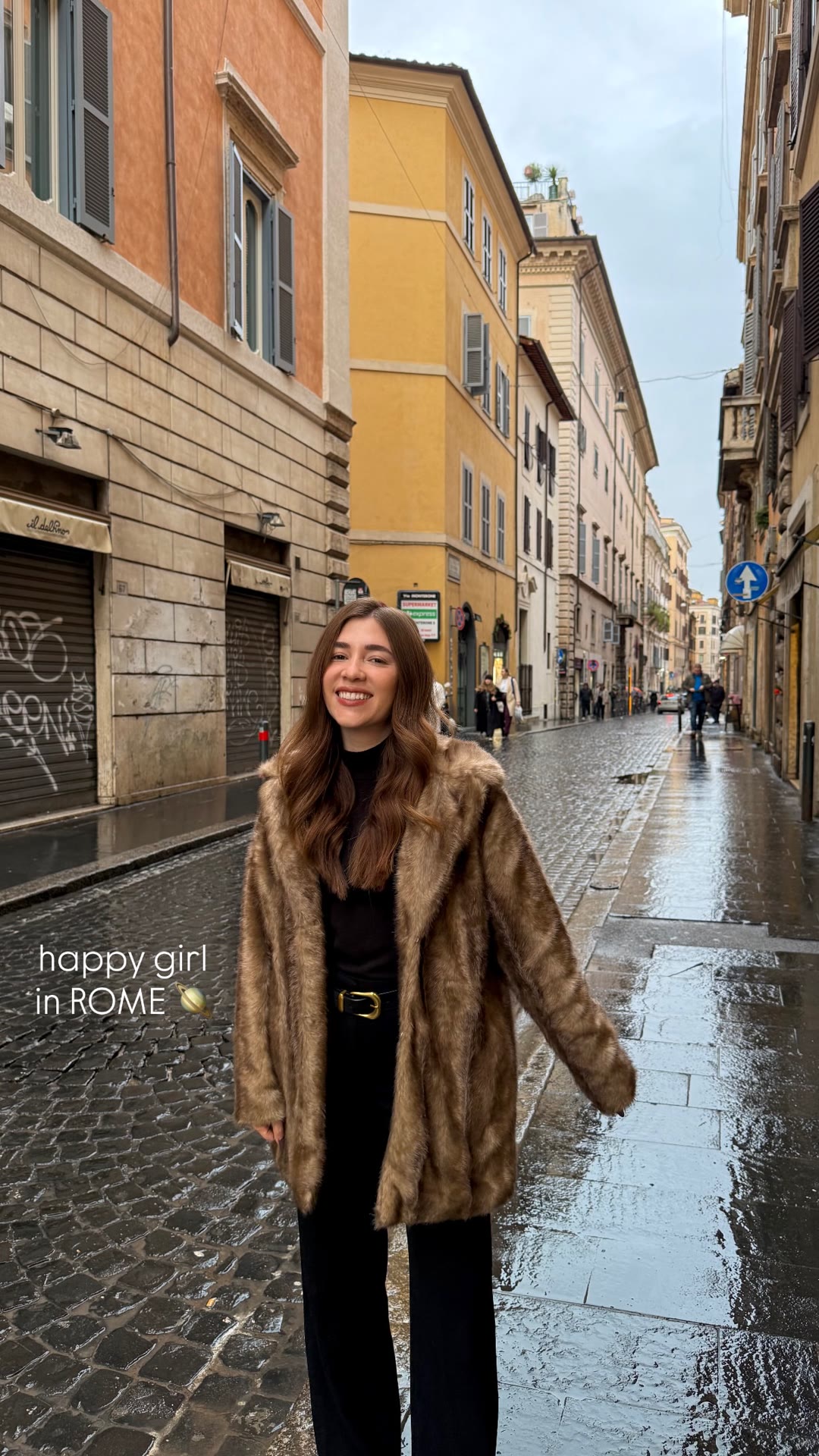 happy girl in ROME - סטורי מרחובות רומא