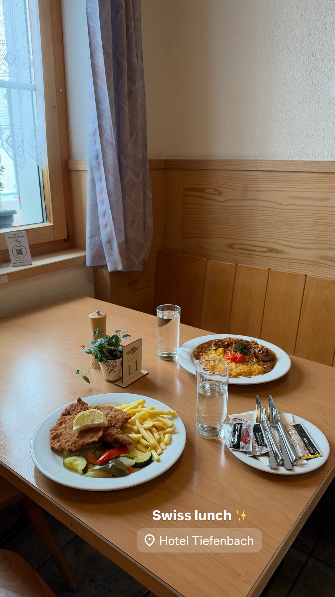 ארוחת צהריים שווייצרית ב-Hotel Tiefenbach