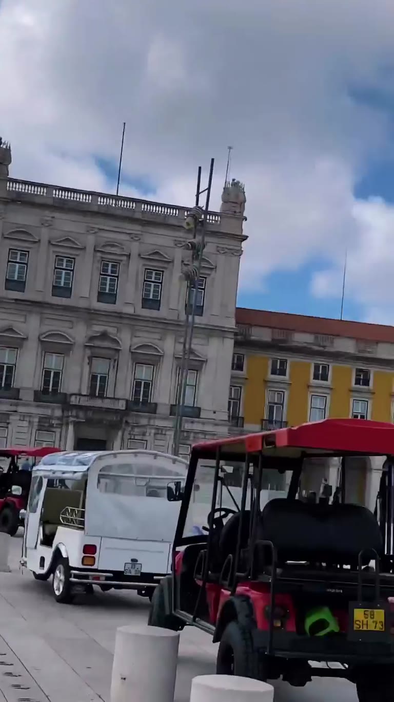 כיכר Praça do Comércio וקשת Rua Augusta בליסבון
