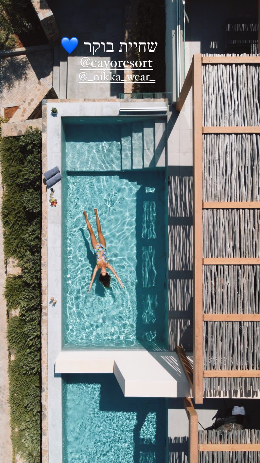 שחיית בוקר בבריכה הפרטית — Cayo Exclusive Resort, Crete