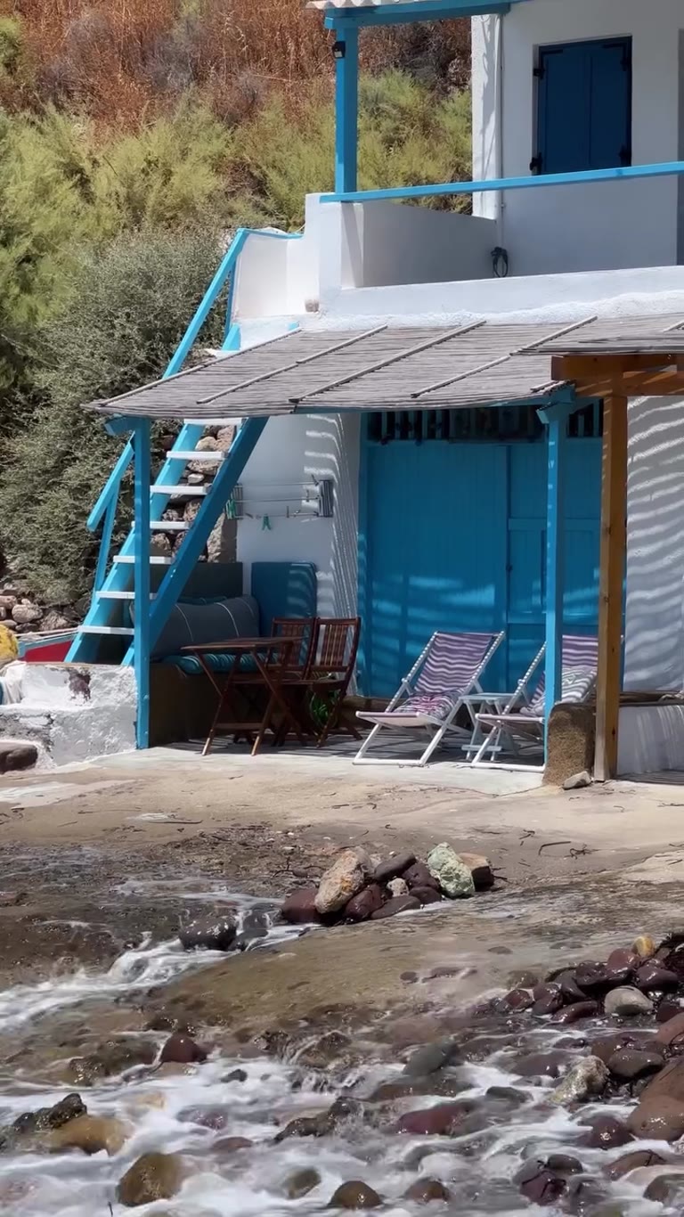 Syrmata fishing house by the sea in Milos