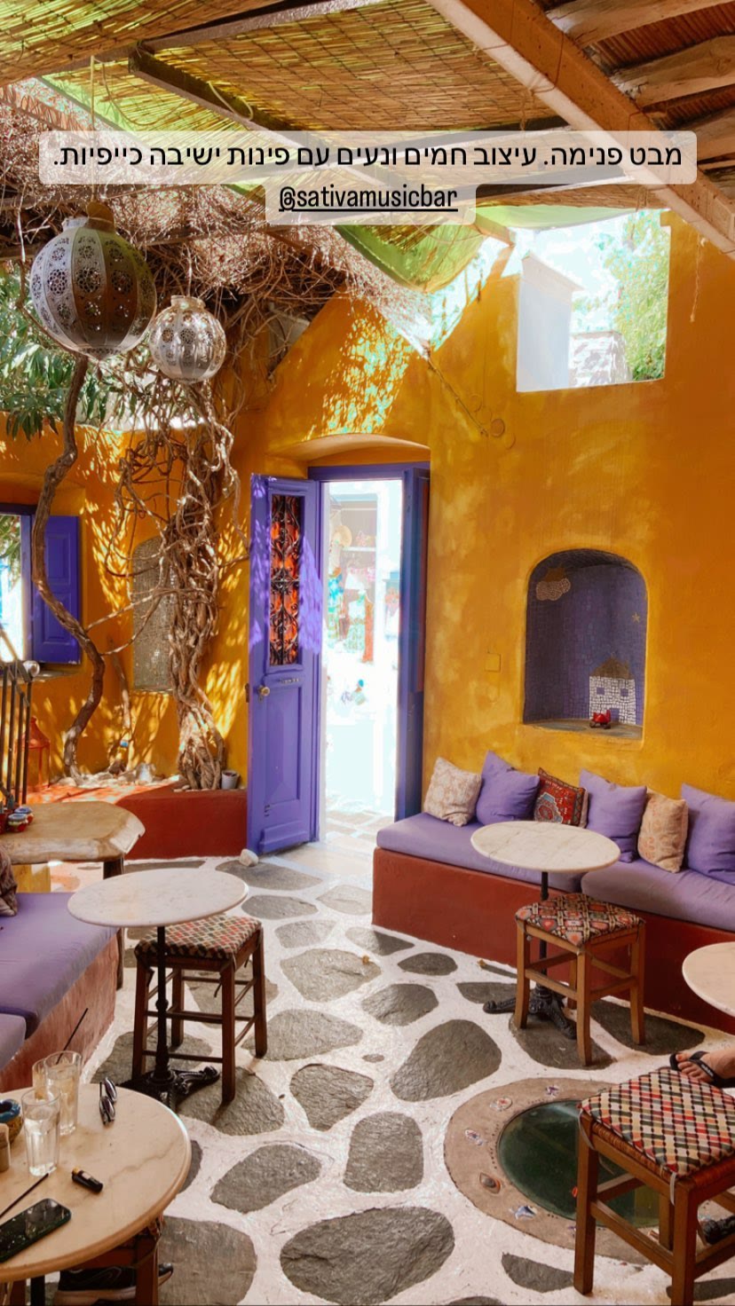 Sativa Music Bar, Paros — צבעוני מבפנים