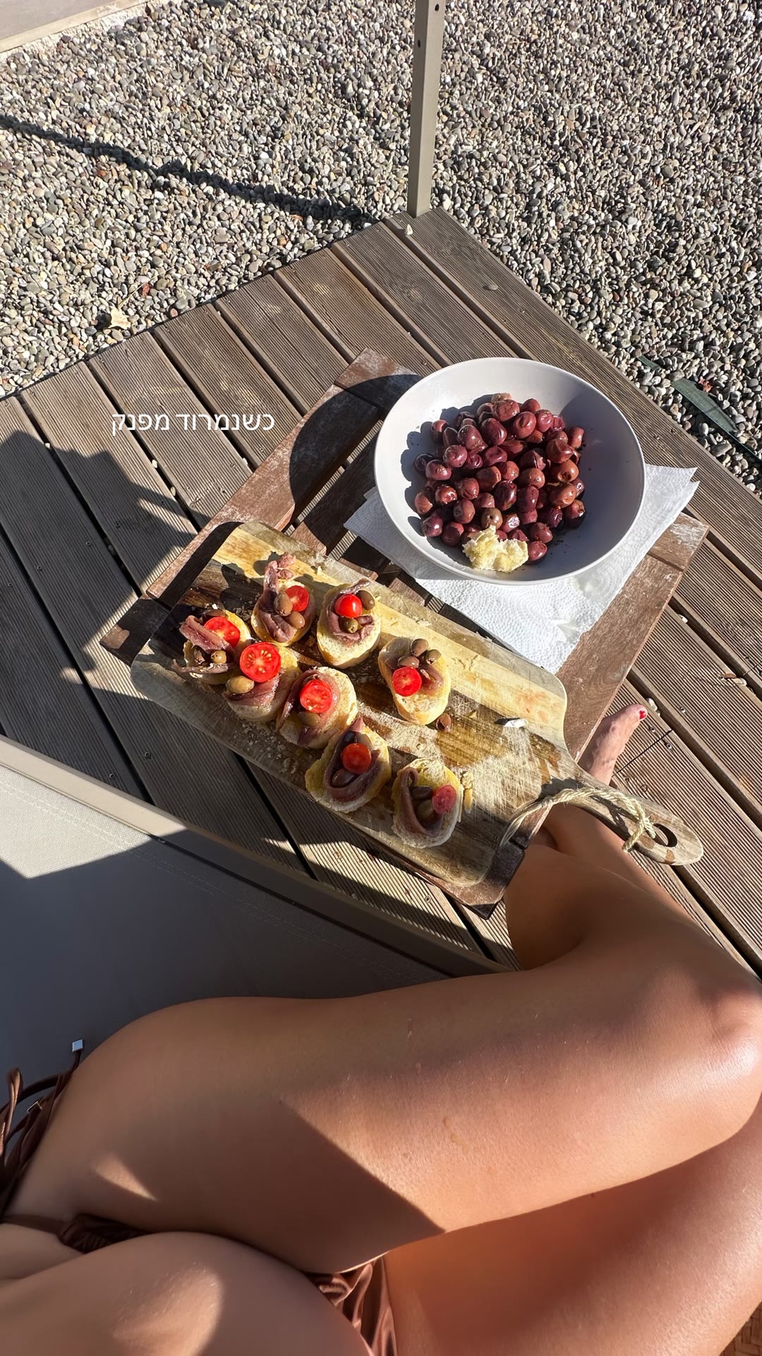 Anchovy crostini and olives in Puglia
