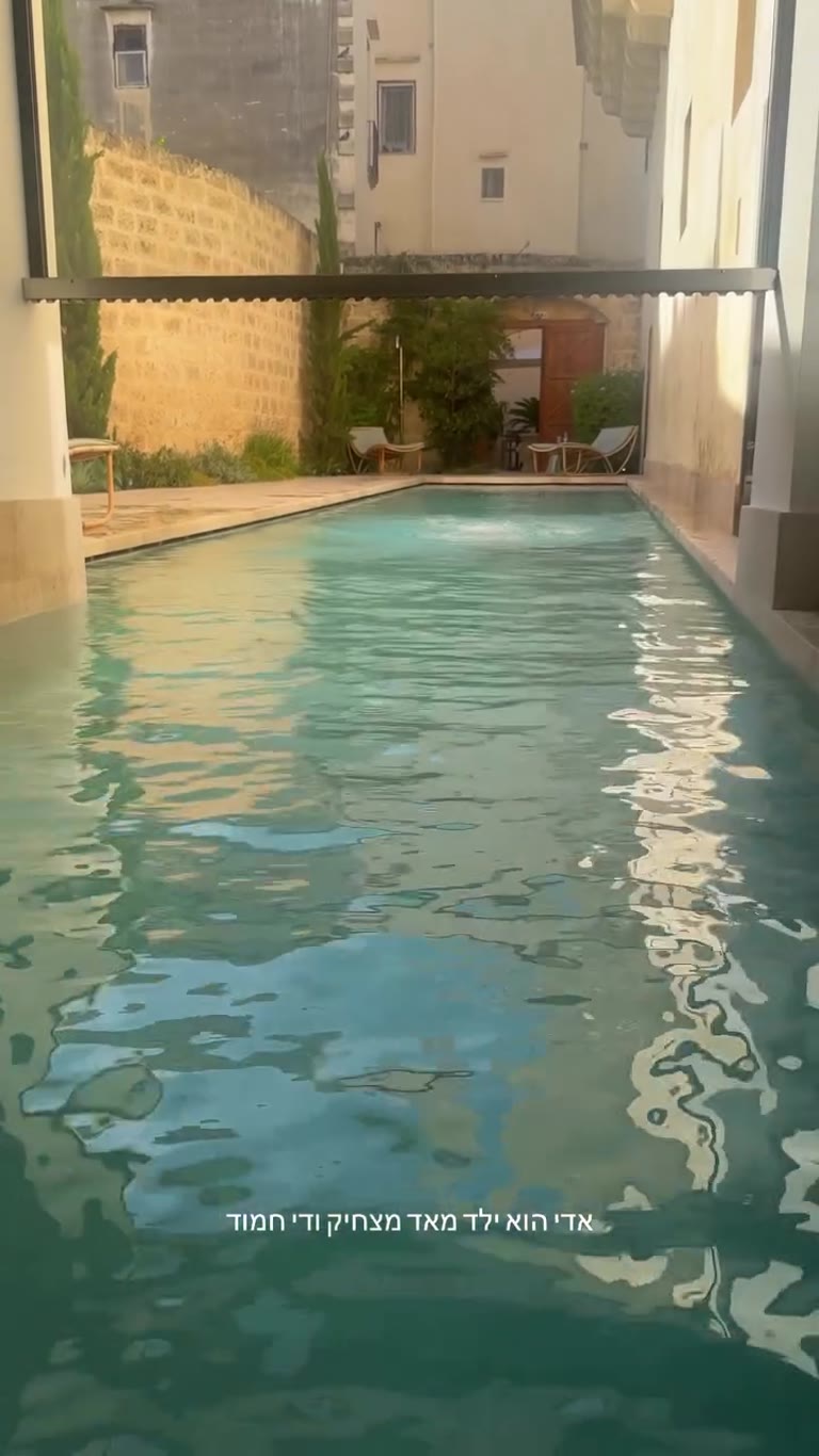 בריכה בבוקר בפוליה