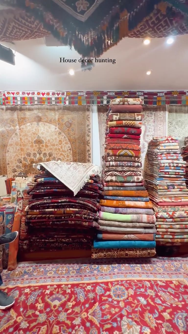 Carpet shop browsing in Athens