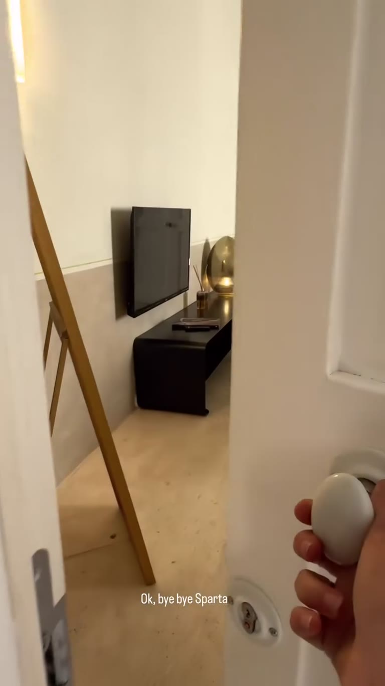 Checking out of "Sparta" apartment in Puglia