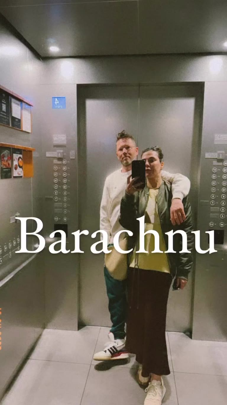 Elevator mirror selfie: "Barachnu"