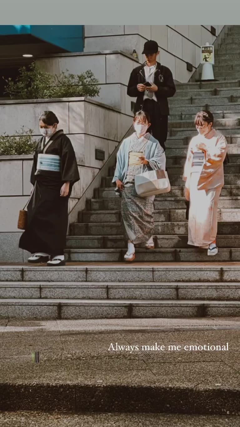 Women in kimono on Tokyo stairs