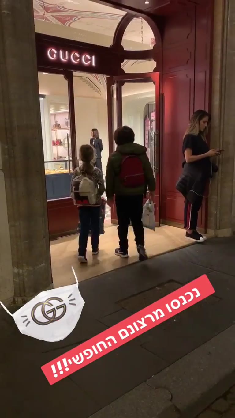 Gucci store stop in Rome with the kids