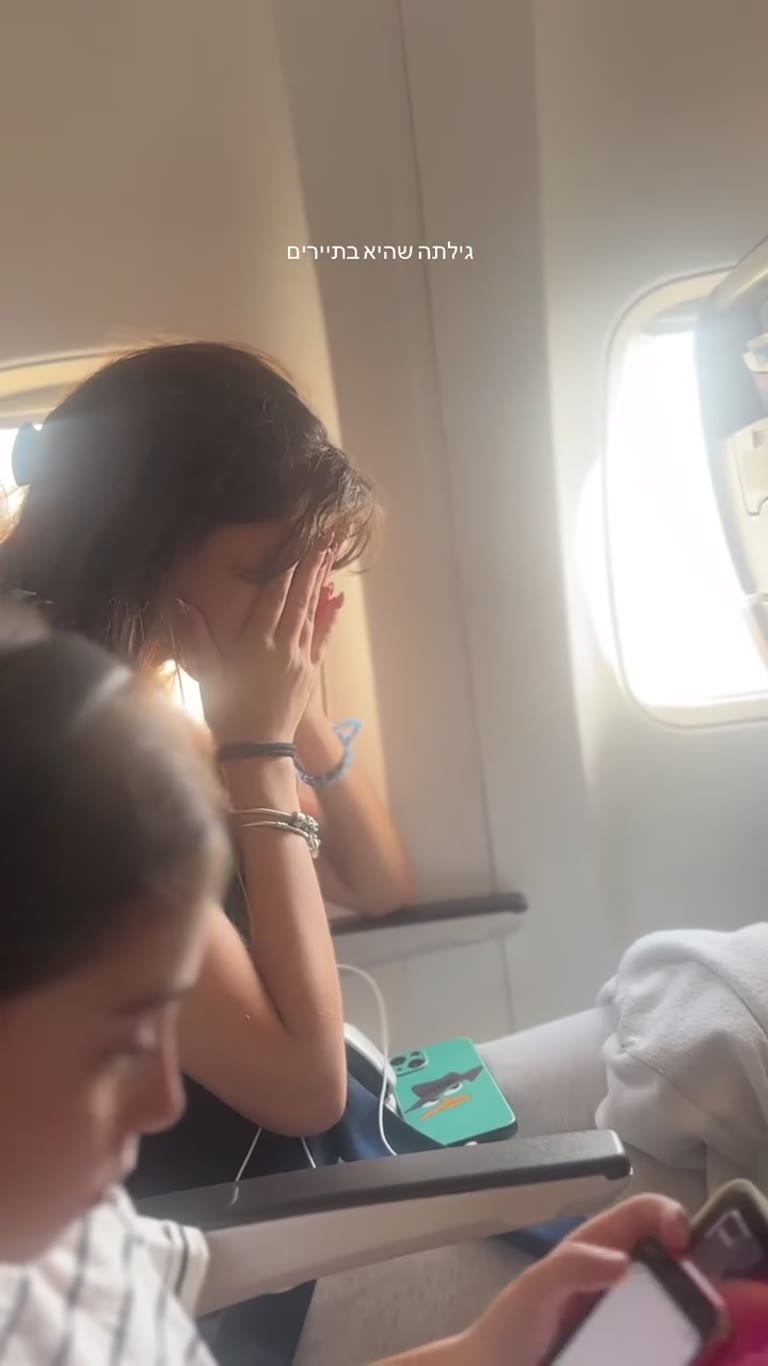 Flight to Puglia: daughter finds out she's in economy