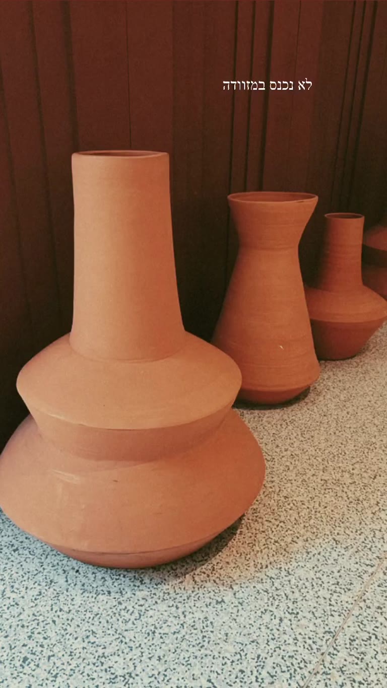 Terracotta vases too big for the suitcase