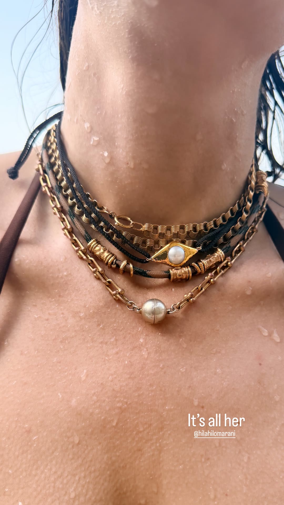 Layered gold jewelry by @hilahilomarani