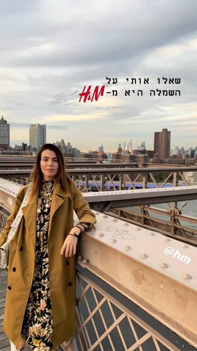 H&M dress on the Brooklyn Bridge