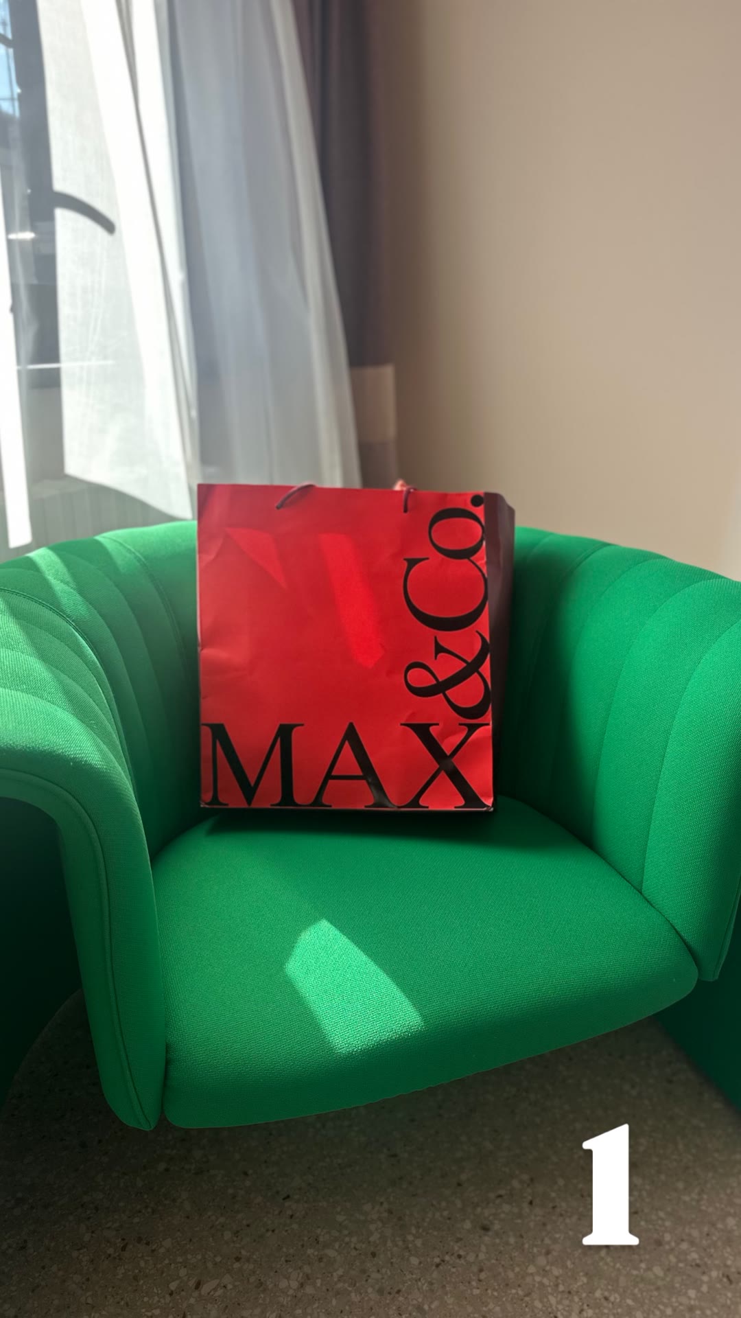 Max&Co. shopping bag in Venice