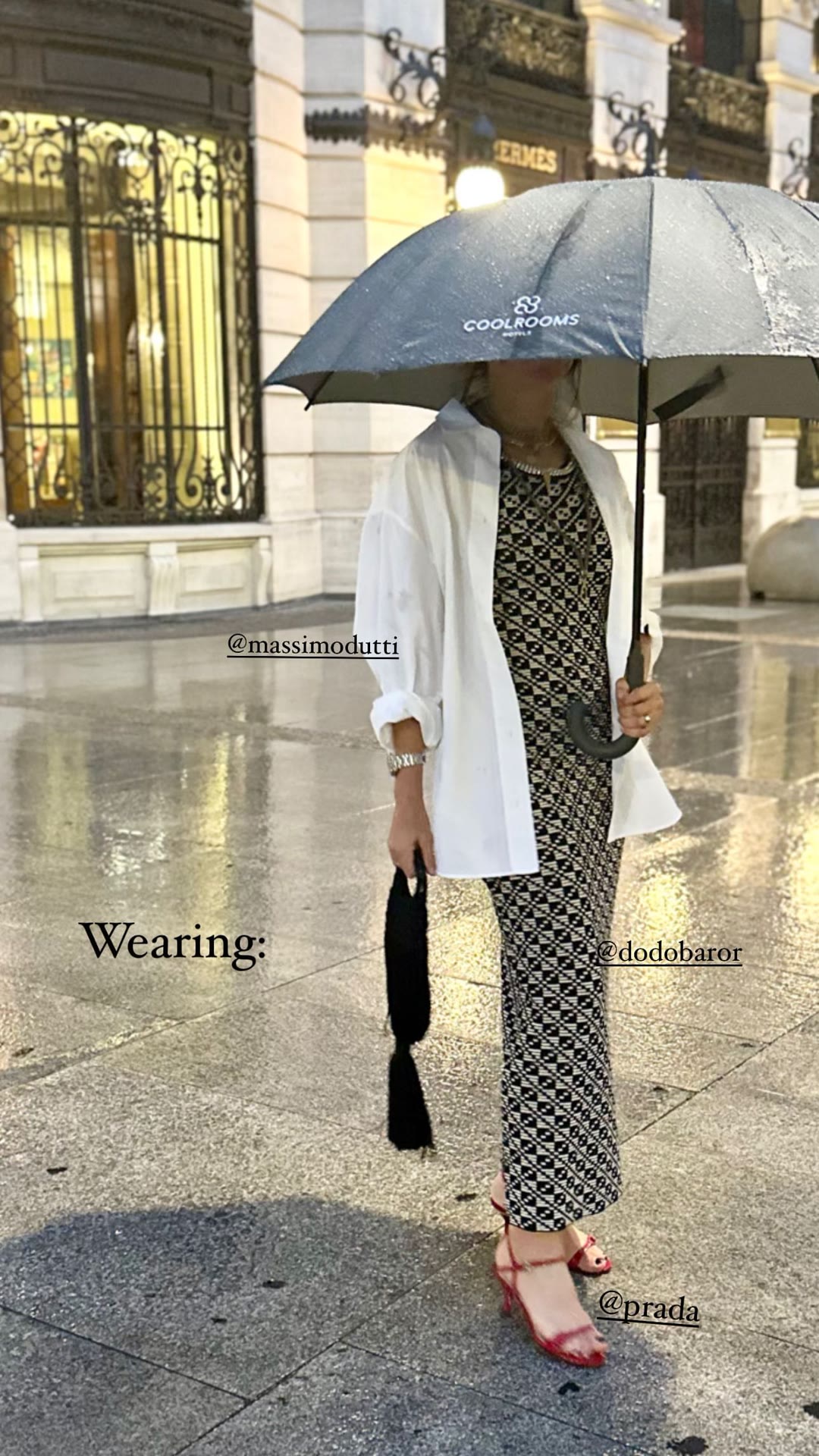 Rainy Madrid outfit under a CoolRooms umbrella