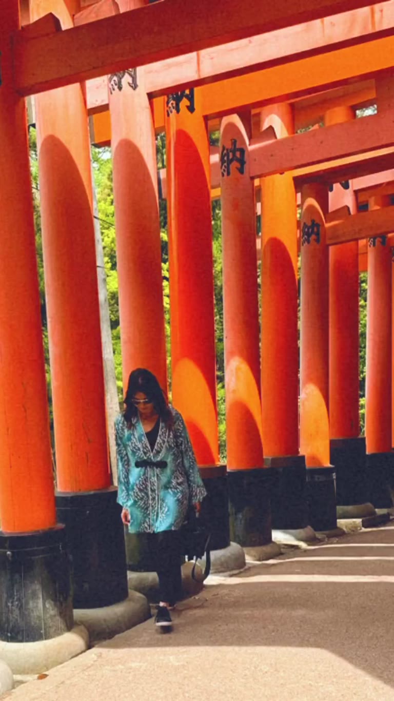 Walking the torii gates at Fushimi Inari, Kyoto