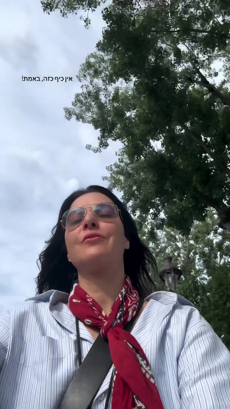 Biking through Paris — "אין כיף כזה"