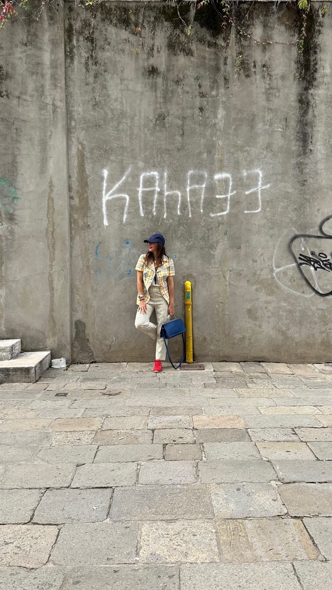 Outfit shot on a Venice backstreet