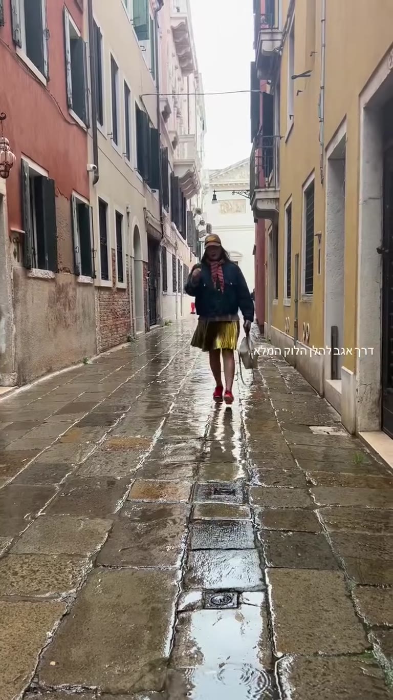 Outfit walk through rainy Venice alleys