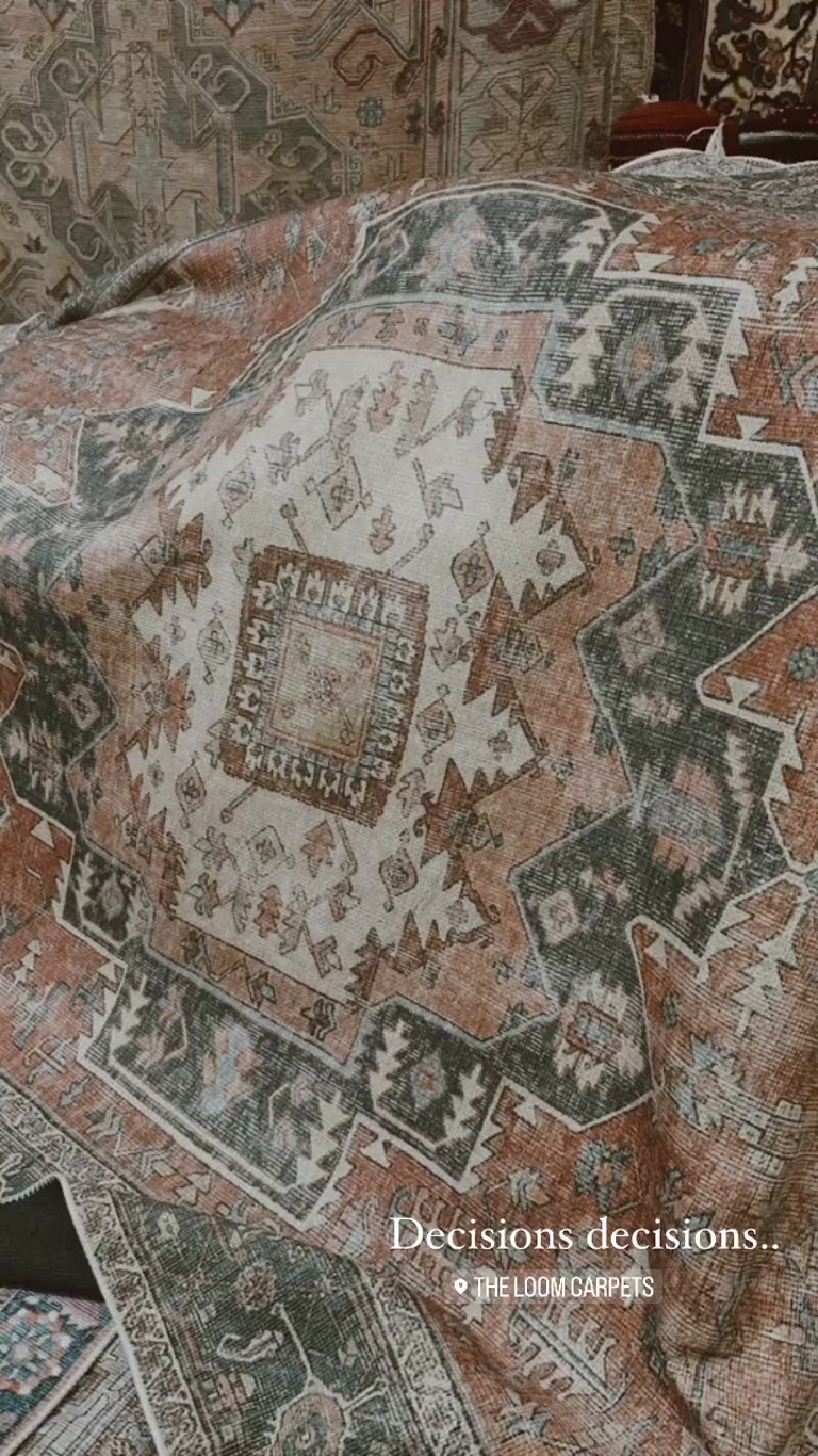 Rug shopping at The Loom Carpets, Pláka