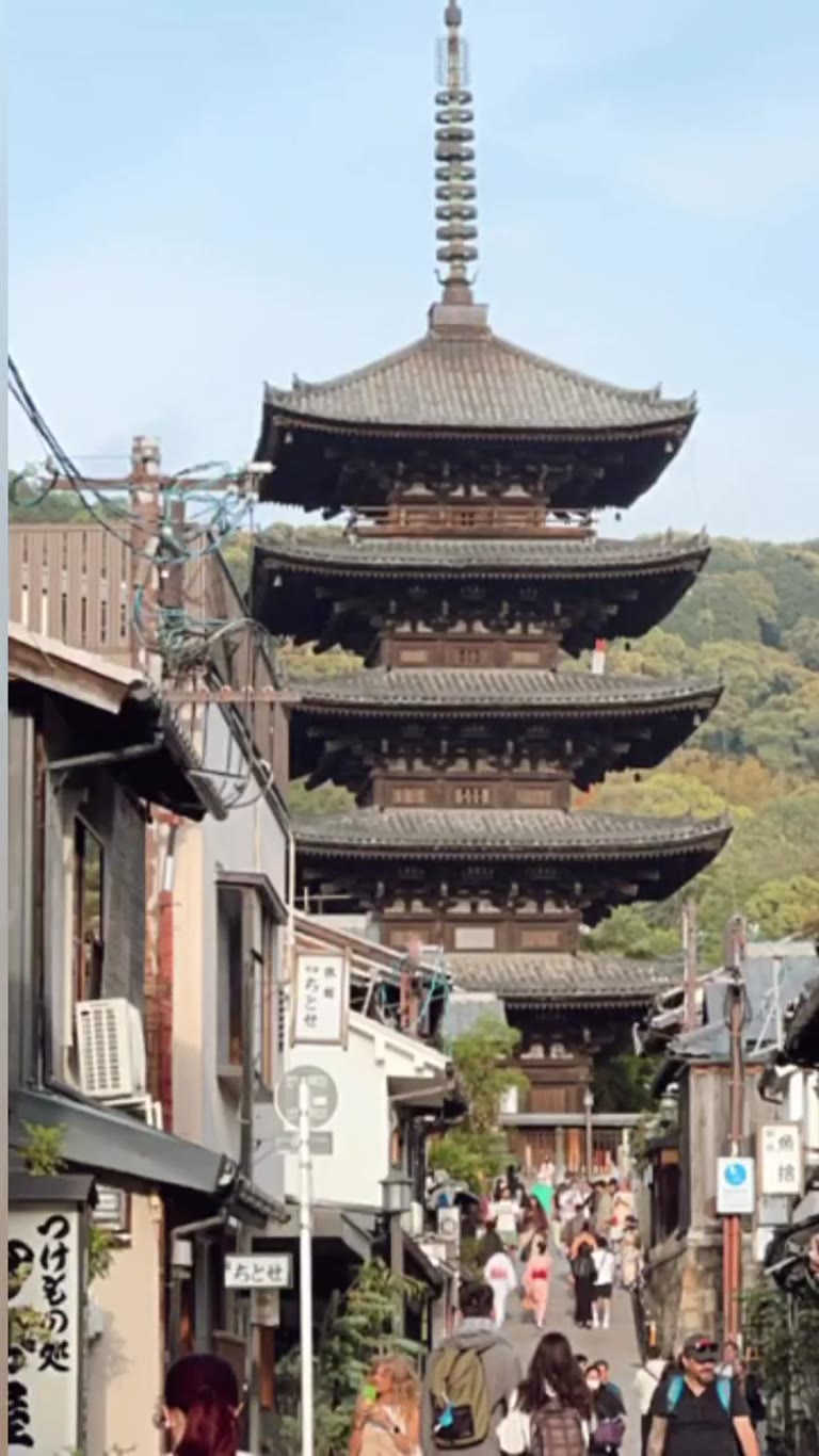 Yasaka Pagoda from Yasaka-dori, Kyoto