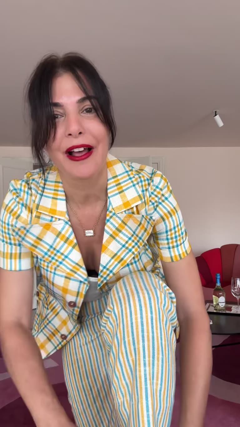 Getting dressed in Venice: vintage checked suit
