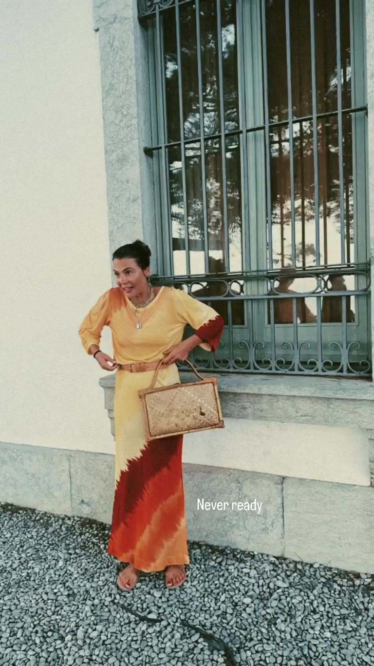 "Never ready" — tie-dye maxi dress outfit in Spain