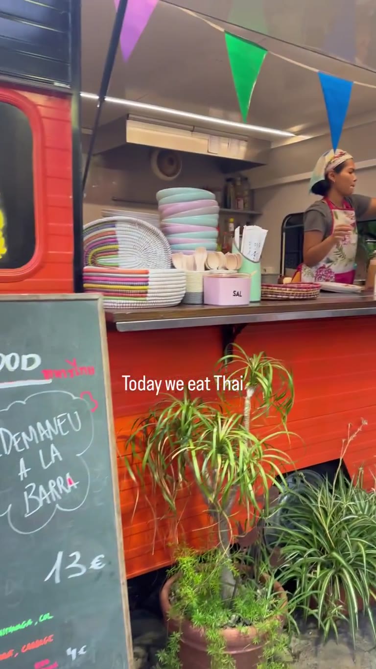 Vatethaigo Thai Food truck in a garden, Spain
