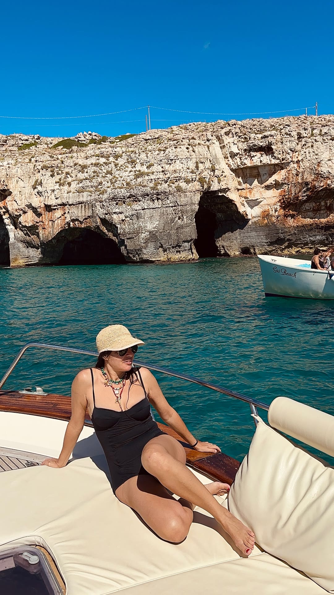 Boat day among Puglia's sea caves