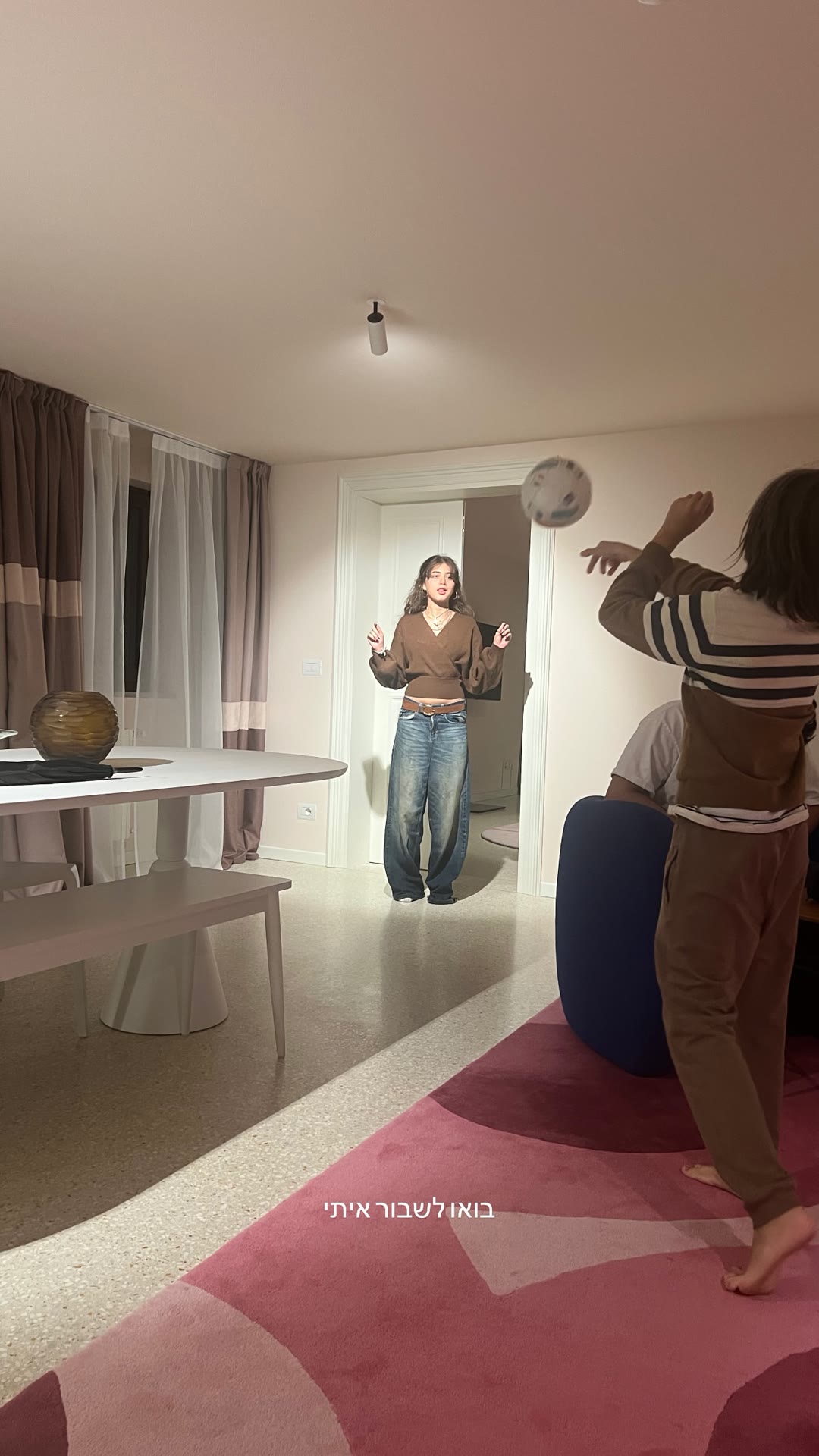 Ball games in the Venice apartment