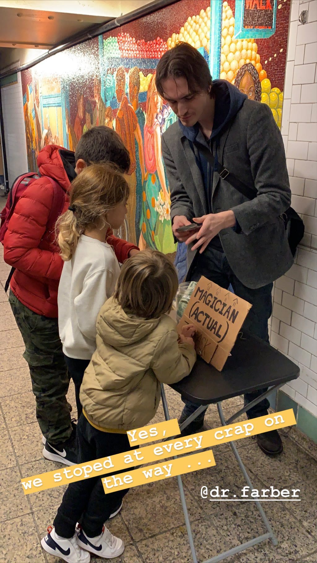 Subway magician stop with the kids in NYC