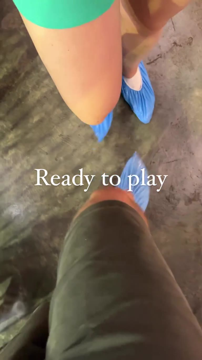 "Ready to play" – כיסויי נעליים בבנגקוק