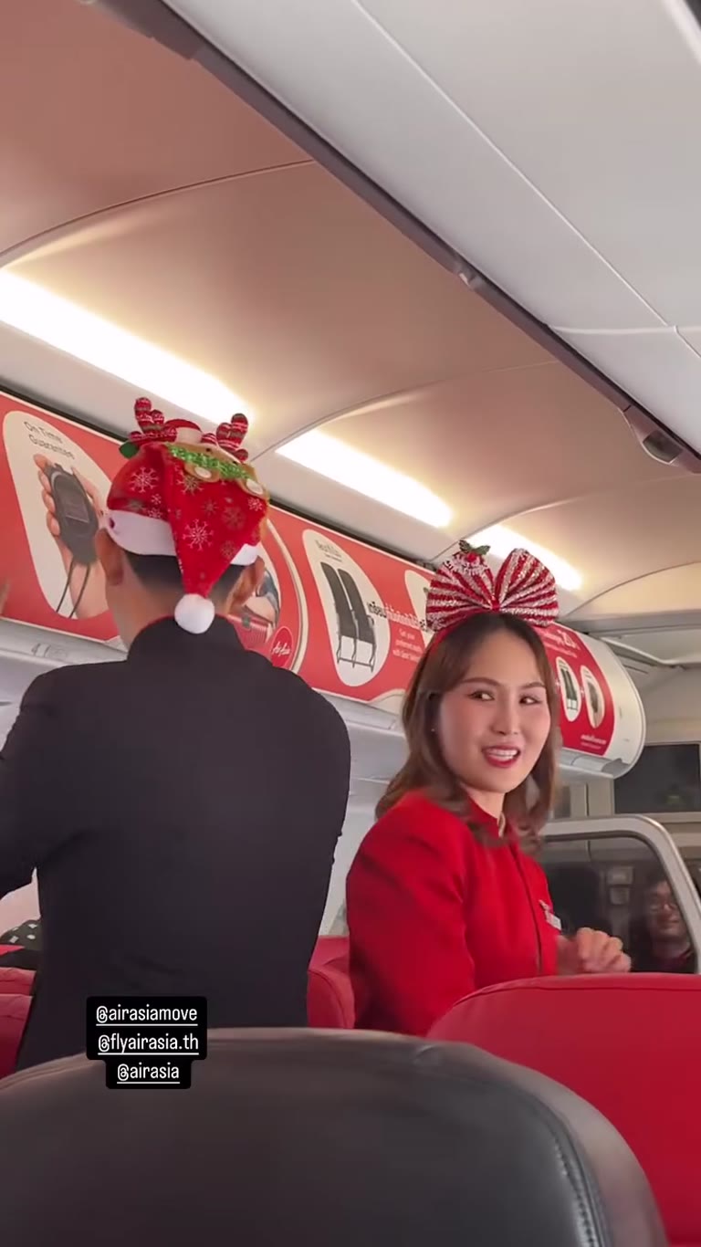 Thai AirAsia crew's Christmas singalong mid-flight