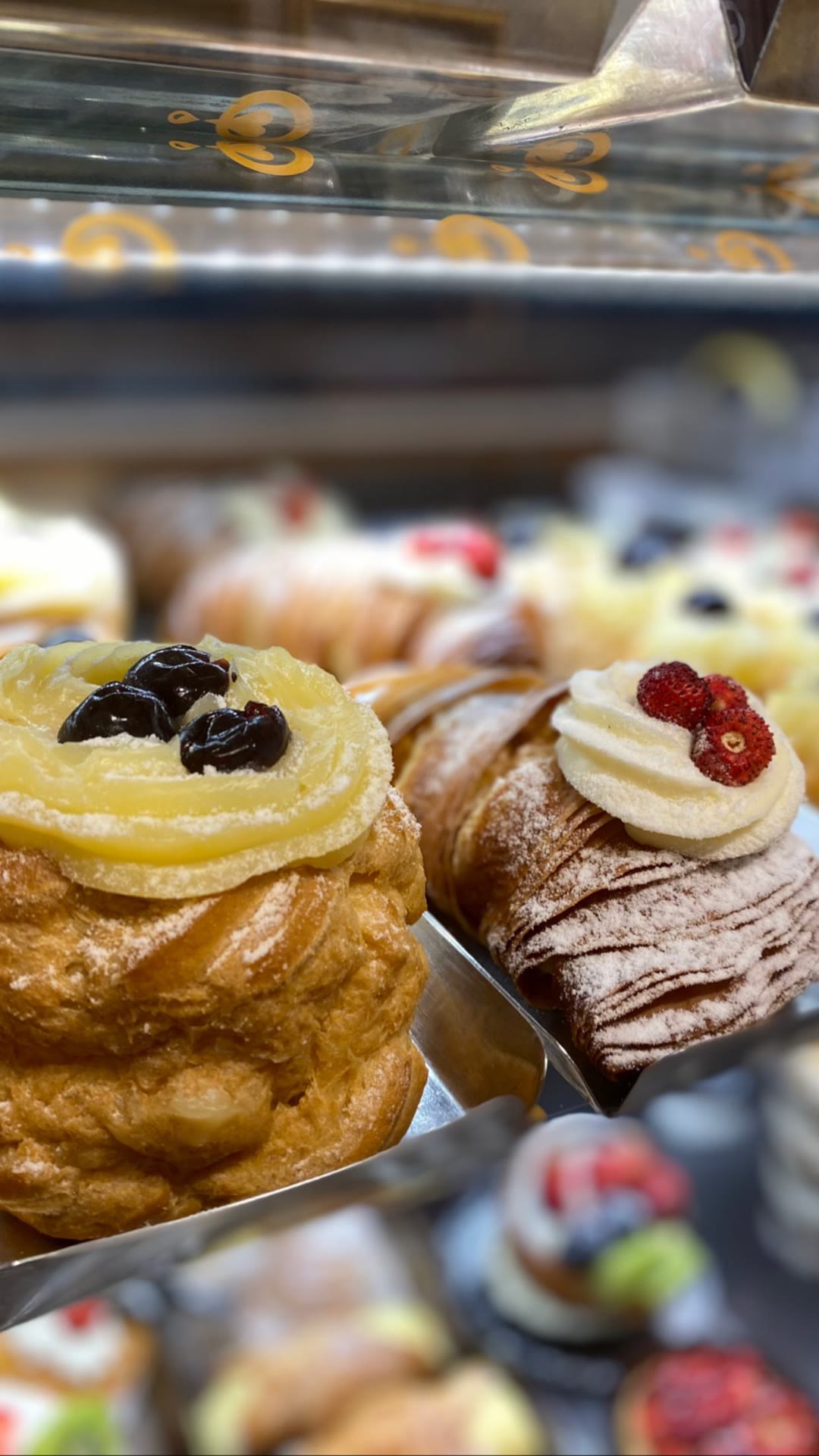 Sfogliatella e zeppola in a Naples pastry case