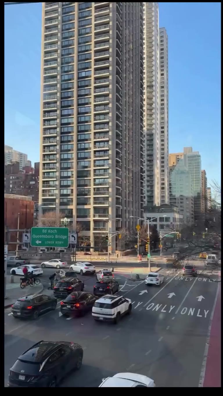 Roosevelt Island Tramway ride over the East River