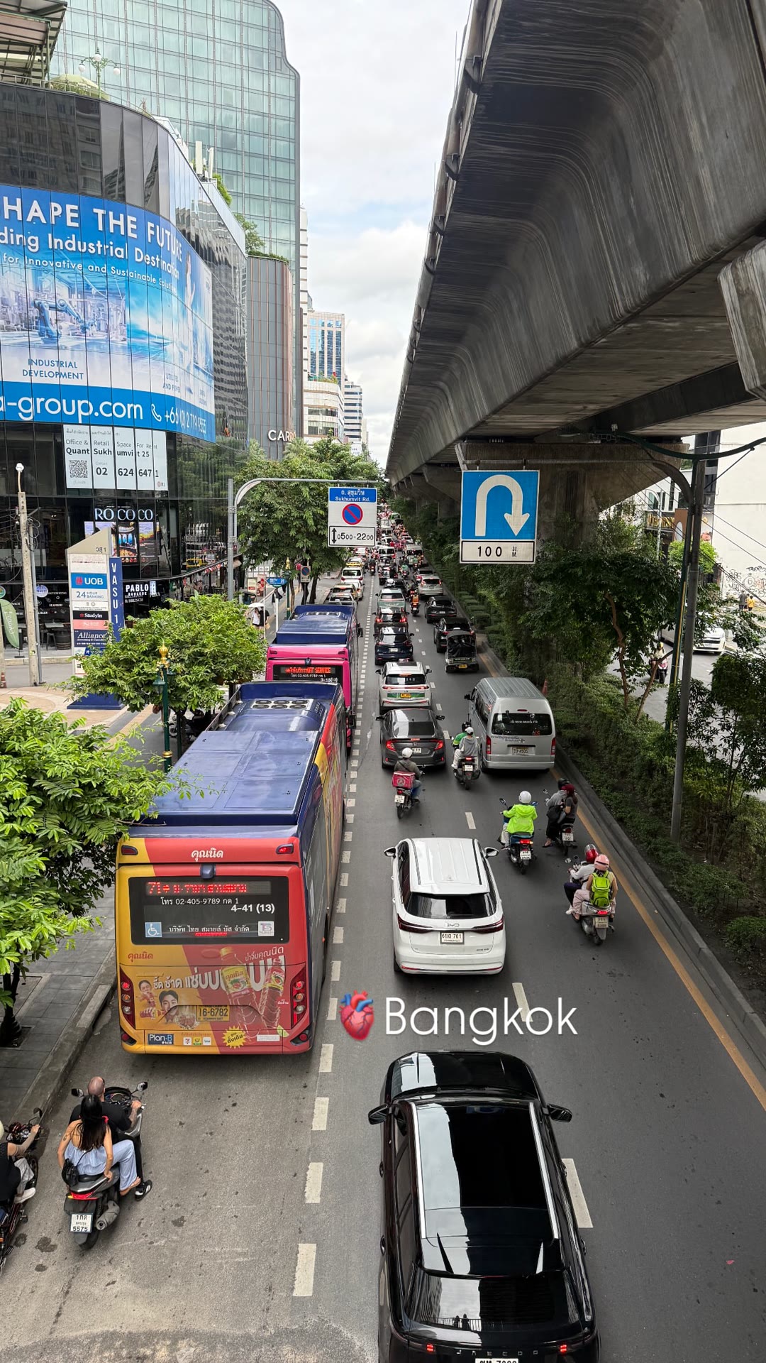 Bangkok ❤️ — Sukhumvit Road traffic