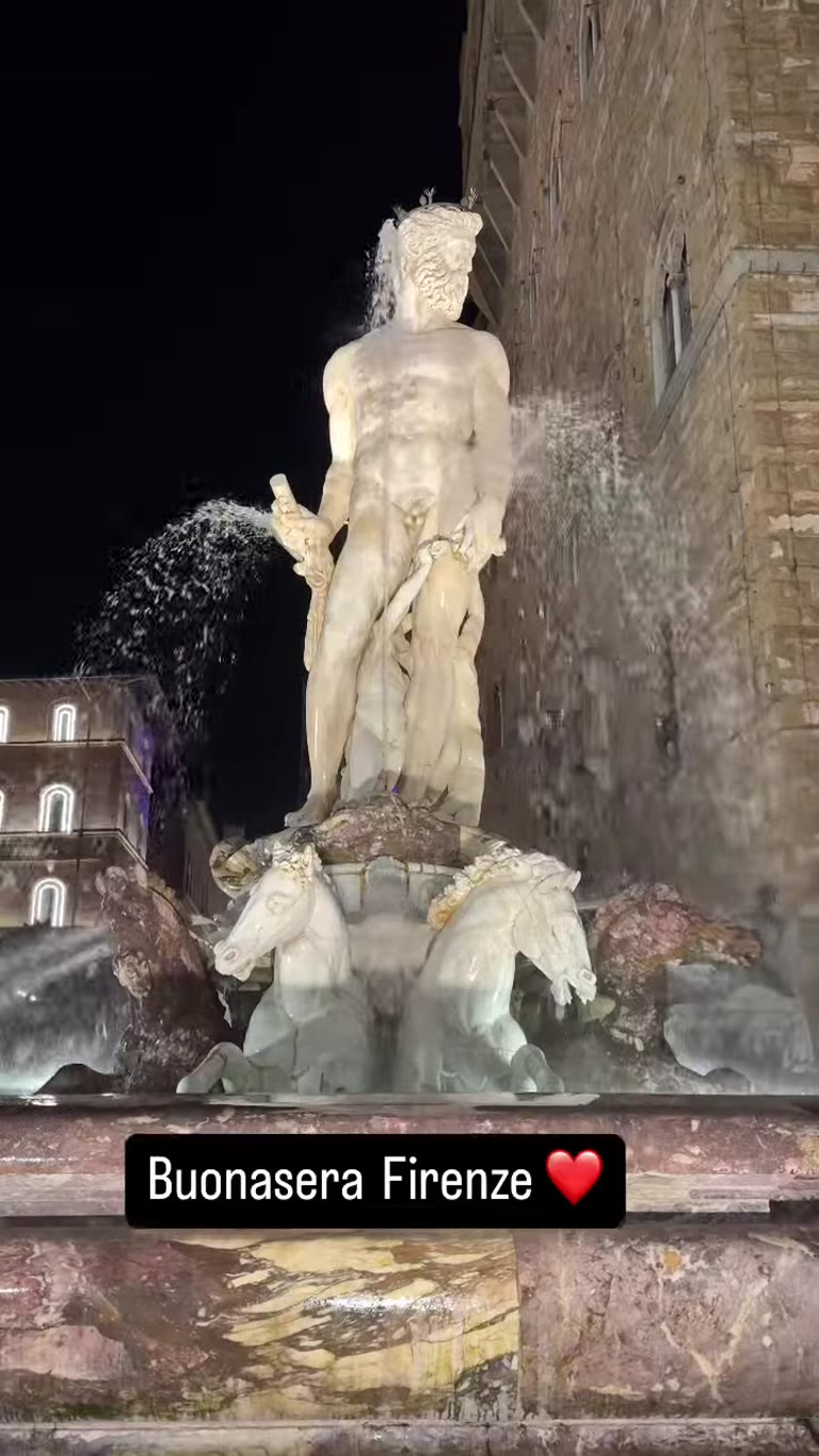 Fountain of Neptune at night, Piazza della Signoria