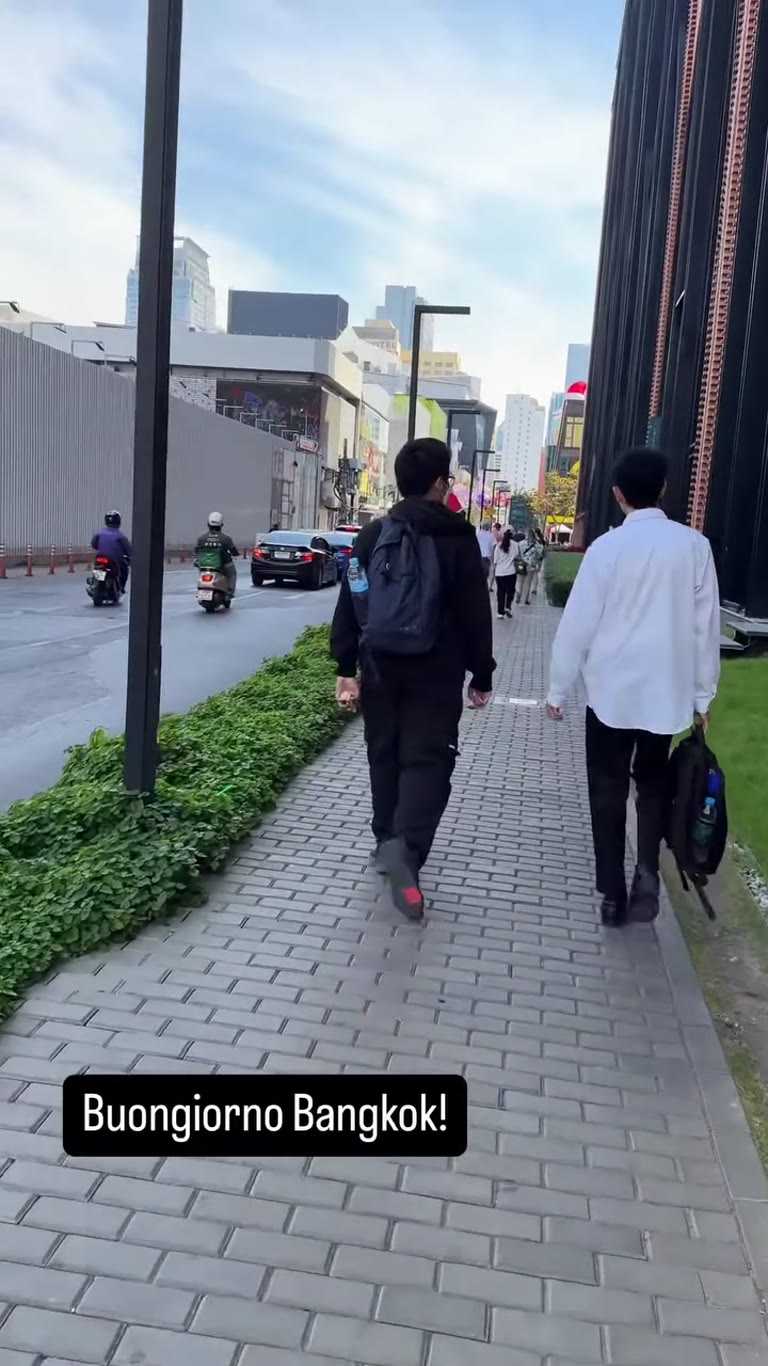 Buongiorno Bangkok - morning street walk