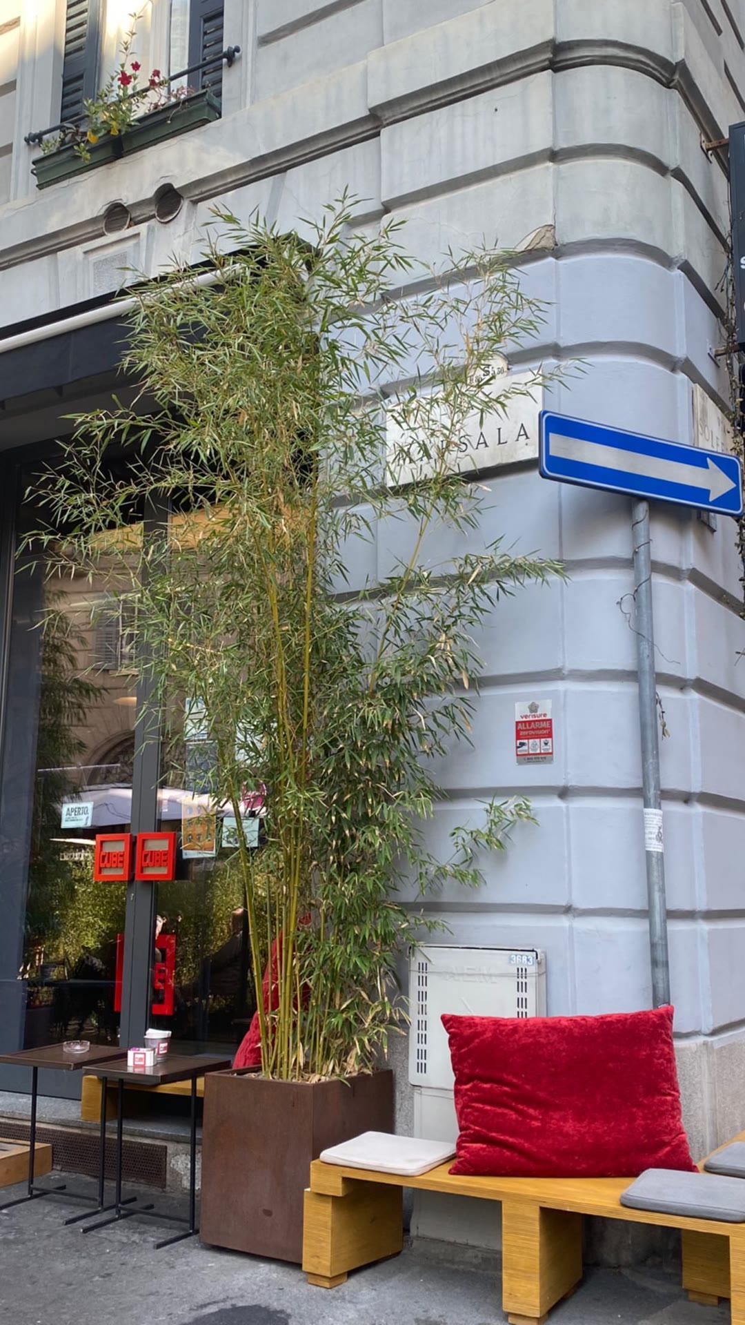 Corner café on Via Marsala, Brera, Milan